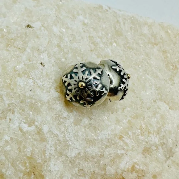 EUC Pandora 791232 Sterling Silver & 14k Gold Winter Wonderland Snowflake Clip